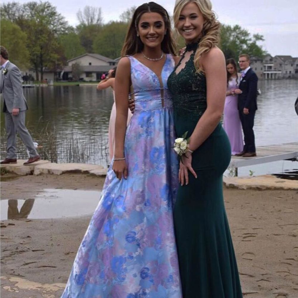 Meet your Posher, Caitlin